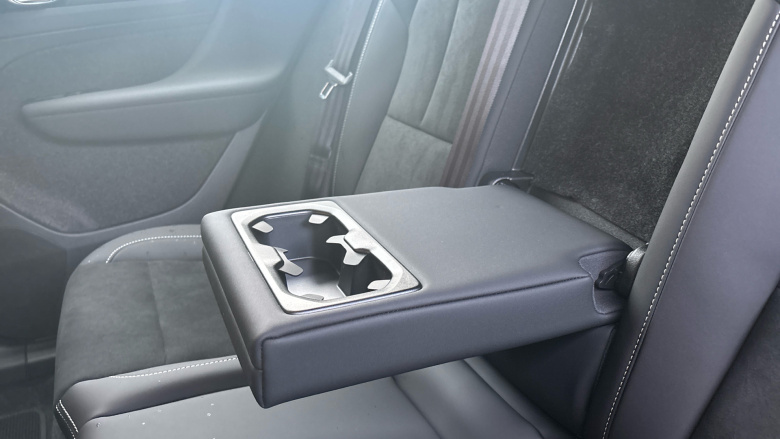 Volvo XC40 2.0 B4P Plus Dark 5dr Auto Petrol Estate